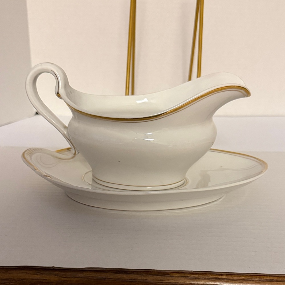 Classic White Porcelain Sauce Boat Underplate with Gold Trim
